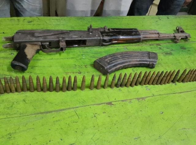 This is the first time such a sophisticated weapon was seized from alleged wildlife poachers and smugglers from North Bengal, where poaching of wildlife and smuggling of animal parts are rampant. (HT Photo) This is the first time such a sophisticated weapon was seized from alleged wildlife poachers and smugglers from North Bengal, where poaching of wildlife and smuggling of animal parts are rampant. (HT Photo)