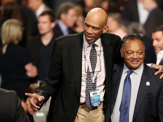 Former NBA champion Kareem Abdul-Jabbar along and Jesse Jackson wait for the start of the third US presidential debate. (AFP Photo) Former NBA champion Kareem Abdul-Jabbar along and Jesse Jackson wait for the start of the third US presidential debate. (AFP Photo)