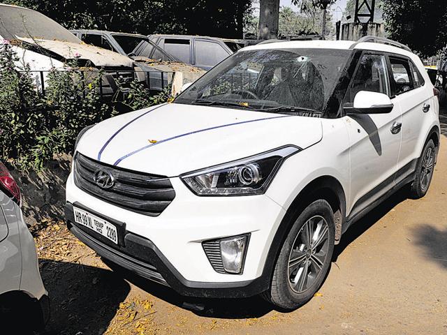 Manish, a liquor trader, was going to collect cash from one of his liquor vends in his Hyundai Creta when he was attacked. (Parveen Kumar/HT) Manish, a liquor trader, was going to collect cash from one of his liquor vends in his Hyundai Creta when he was attacked. (Parveen Kumar/HT)