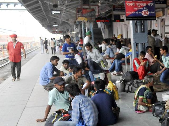 Passengers waiting for the trains at Ludhiana railway station on Wednesday. (JS Grewal/HT Photo) Passengers waiting for the trains at Ludhiana railway station on Wednesday. (JS Grewal/HT Photo)