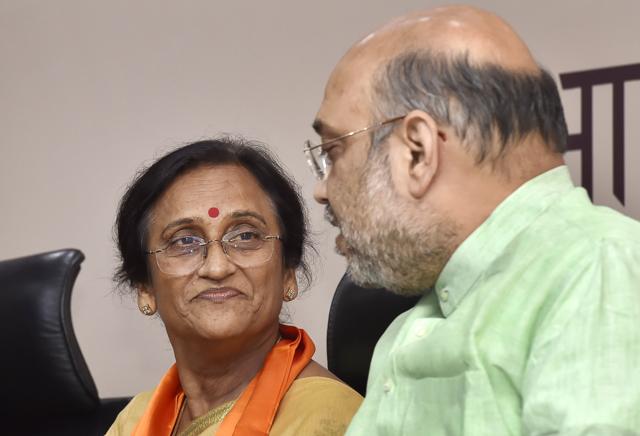 Rita Bahuguna Joshi, former Uttar Pradesh Congress chief with BJP President Amit Shah while she joins the BJP Party at BJP HQ in New Delhi. (Ajay Aggarwal/HT Photo) Rita Bahuguna Joshi, former Uttar Pradesh Congress chief with BJP President Amit Shah while she joins the BJP Party at BJP HQ in New Delhi. (Ajay Aggarwal/HT Photo)