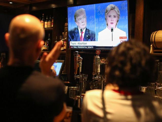 People watch the third US presidential debate between Democratic candidate Hillary Clinton and Republican candidate Donald Trump at Murphy's Tap House in uptown Charlotte, North Carolina. (AFP Photo) People watch the third US presidential debate between Democratic candidate Hillary Clinton and Republican candidate Donald Trump at Murphy's Tap House in uptown Charlotte, North Carolina. (AFP Photo)