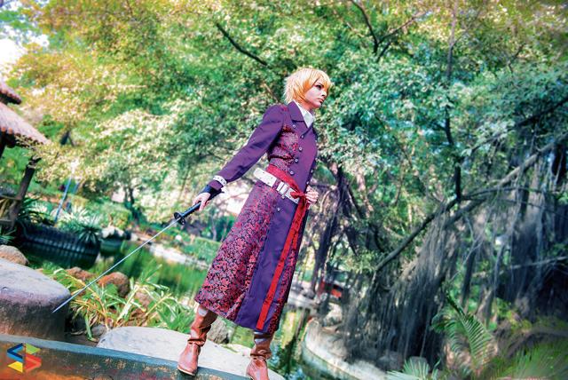 Madhu Gudi cos-plays as Kazama Chikage, a character from the anime Hakuouki Shinsengumi Kitan. Madhu Gudi cos-plays as Kazama Chikage, a character from the anime Hakuouki Shinsengumi Kitan.
