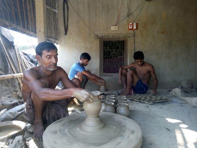 The earthen lamp artisans of Kumorpara under Chanchol sub-division of Malda have no time for rest. They are working round the clock to meet the demand of various kinds of lamps, pitchers and other things (HT Photo) The earthen lamp artisans of Kumorpara under Chanchol sub-division of Malda have no time for rest. They are working round the clock to meet the demand of various kinds of lamps, pitchers and other things (HT Photo)