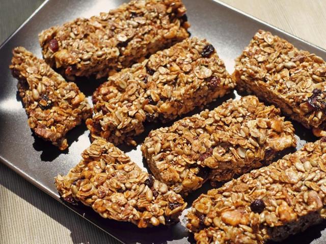 Organic health nut bars: They are rich in dry fruits like walnuts, almonds, pistachios, sunflower seeds and raisins. (Shutterstock) Organic health nut bars: They are rich in dry fruits like walnuts, almonds, pistachios, sunflower seeds and raisins. (Shutterstock)