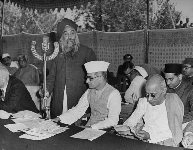 Master Tara Singh (standing) speaking at a conference. Seated next to him are Kanyalal M Munshi (C) and Chakravarthi Rajagopalachari (R). (William Vandivert/The LIFE Picture Collection/Getty Images) Master Tara Singh (standing) speaking at a conference. Seated next to him are Kanyalal M Munshi (C) and Chakravarthi Rajagopalachari (R). (William Vandivert/The LIFE Picture Collection/Getty Images)