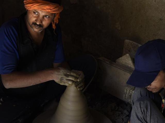 Legend says that the people of Ayodhya lit lamps or diyas to welcome Ram . The tradition continues till today and houses are decked up with diyas and lights on Diwali. (Sanjeev Verma/HT Photo)