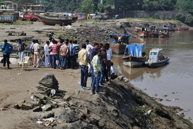 The search operation at the Gaimukh creek body in Thane on Friday. (Praful Gangurde)
