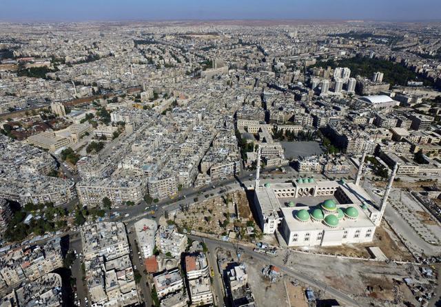 A general view taken with a drone shows a mosque where forces loyal to Syria's President Bashar al-Assad are stationed in Aleppo's government-controlled area of al-Masharqa. (Reuters Photo) A general view taken with a drone shows a mosque where forces loyal to Syria's President Bashar al-Assad are stationed in Aleppo's government-controlled area of al-Masharqa. (Reuters Photo)