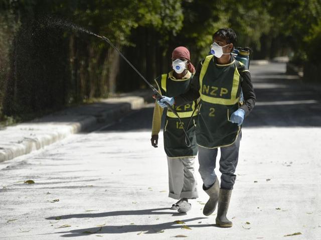 Delhi Zoo shuts down after samples from dead birds test positive for H5 Avian influenza virus in New Delhi, India, on Thursday, October 20, 2016. (Ravi Choudhary/HT PHOTO)