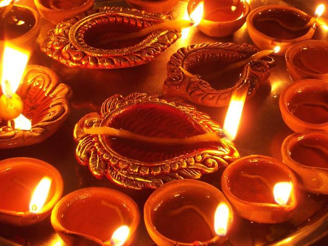 There are so many lovely organizations supporting kids who make small diyas, cards and candles around Diwali. Do buy some handmade gifts this Diwali, you’ll guarantee a smile on the face of both the seller, and the receiver of your gift.