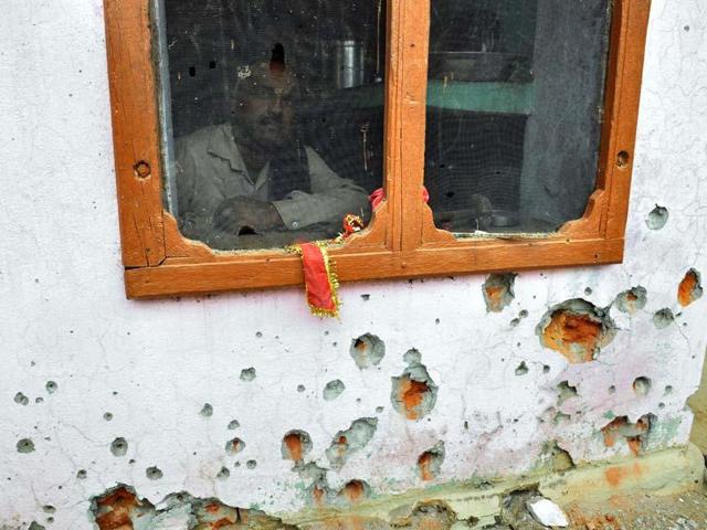Pakistan Rangers shelled Indian posts and villages along the International Border in RS Pura sector of Jammu district.(Nitin Kanotra/HT File Photo) Pakistan Rangers shelled Indian posts and villages along the International Border in RS Pura sector of Jammu district.(Nitin Kanotra/HT File Photo)