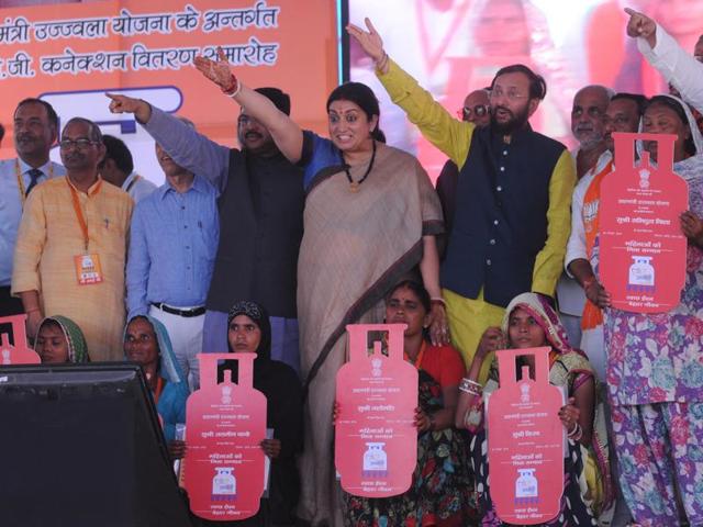 Union textile minister Smriti Irani, petroleum minister Dharmendra Pradhan and HRD minister Prakash Javadekar in Amethi on Saturday. (Ashok Dutta/ HT Photo) Union textile minister Smriti Irani, petroleum minister Dharmendra Pradhan and HRD minister Prakash Javadekar in Amethi on Saturday. (Ashok Dutta/ HT Photo)
