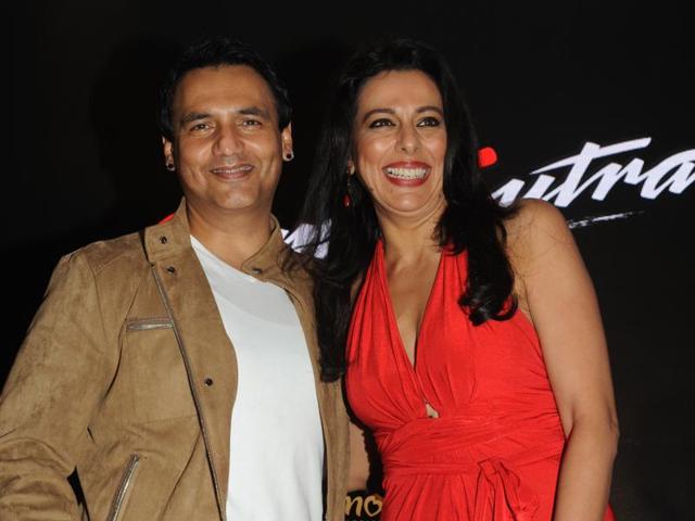 Marc Robinson and Pooja Bedi pose during a promotional event. (AFP Photo)
