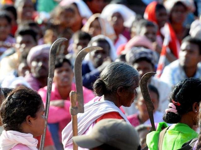 Tribal attending the Adivashi Akrosh Maharally expressed solidarity to support the unmodified "Tribal land Acts - Chotanagpur Tenancy (CNT) and Santhal Pargana Tenancy (SPT) act against state government in Ranchi, India on October 22.(HT Photo)