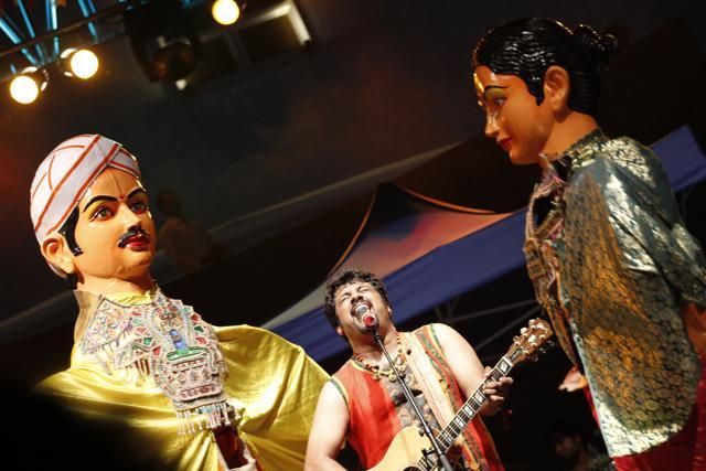 Singer Raghu Dixit included puppets in his live performance. (Akshata Shetty)