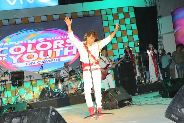 Lead singer of the band Euphoria, Palash Sen, during the performance. (Manoj Verma/HT)