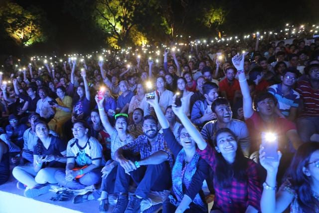Enthusiastic crowd at IIT Delhi switched on mobile flashlights to ring in the countdown for Euphoria’s performance. (Manoj Verma/HT)