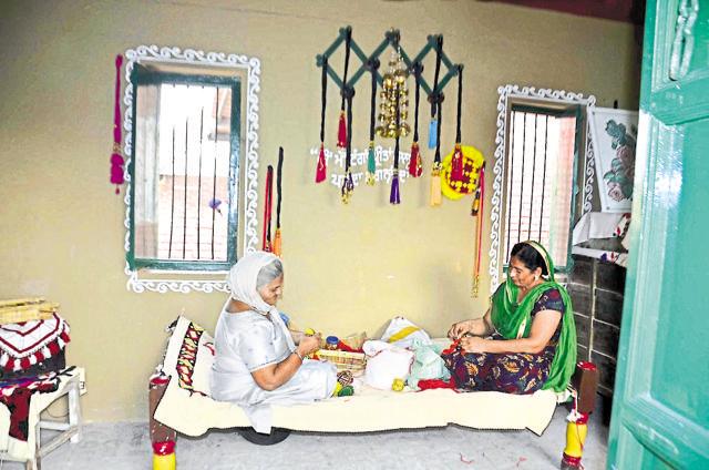 Visitors to ‘Sadda Pind’ will be able to know how Punjab’s cottage industry functions besides the process of making handicrafts. (Sameer Sehgal/HT ) Visitors to ‘Sadda Pind’ will be able to know how Punjab’s cottage industry functions besides the process of making handicrafts. (Sameer Sehgal/HT )