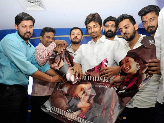 BJP activists protest against the film ‘Ae Dil Hai Mushkil’ in Thane on Tuesday.(PTI)