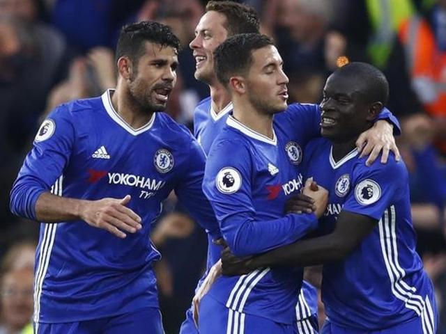Chelsea's N'Golo Kante celebrates scoring their fourth goal with Gary Cahill and team mates. (REUTERS) Chelsea's N'Golo Kante celebrates scoring their fourth goal with Gary Cahill and team mates. (REUTERS)