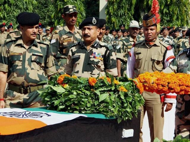 Additional DG, BSF, Arun Kumar pays floral tribute to constable Gurnam Singh who died in firing by Pakistan, during a wreath laying ceremony at Paloura Camp in Jammu.(PTI Photo)