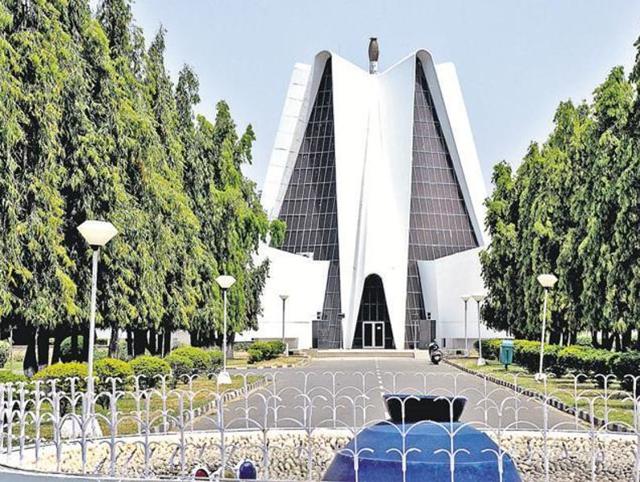 Professor of management studies of Punjabi University, Dr Pushpinder Singh, a self-proclaimed ‘whistleblower’ in the university corruption case, has landed himself in a soup over the alleged permanent residency (PR) of Canada, a charge denied by him. (Representative image) Professor of management studies of Punjabi University, Dr Pushpinder Singh, a self-proclaimed ‘whistleblower’ in the university corruption case, has landed himself in a soup over the alleged permanent residency (PR) of Canada, a charge denied by him. (Representative image)