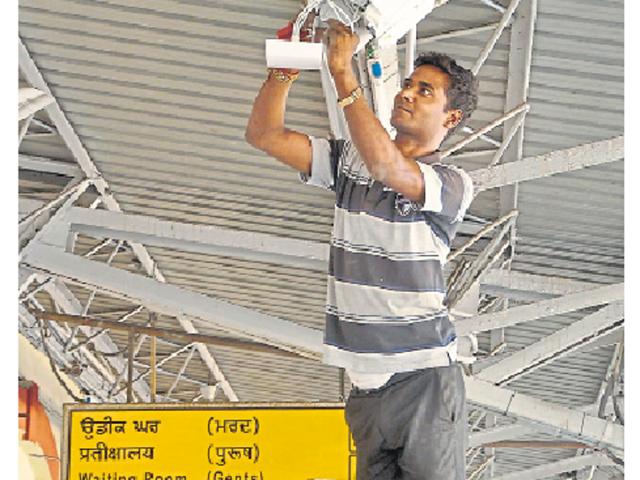 Jalandhar railway station is one among 500 stations across the country shortlisted for wi-fi facility. (HT Photo) Jalandhar railway station is one among 500 stations across the country shortlisted for wi-fi facility. (HT Photo)
