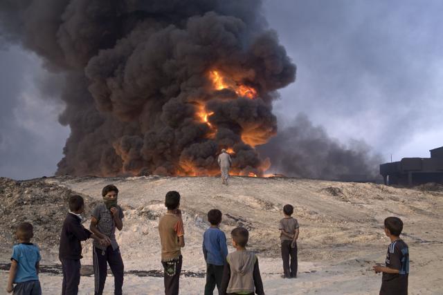 Islamic State fighters torched a sulfur plant south of Mosul, sending a cloud of toxic fumes into the air that mingled with oil wells the militants had lit on fire to create a smoke screen. (AP) Islamic State fighters torched a sulfur plant south of Mosul, sending a cloud of toxic fumes into the air that mingled with oil wells the militants had lit on fire to create a smoke screen. (AP)