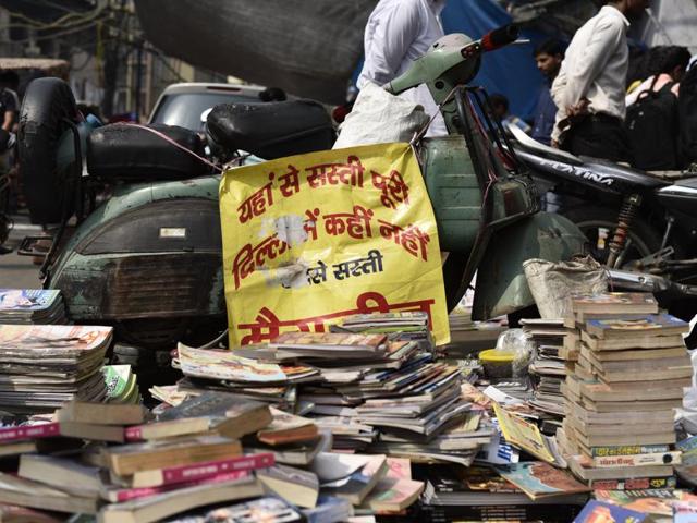 But if you are looking for some thing in particular, be prepared to hunt amid piles and piles of books. Most stalls have books scattered all over and they often spill over into the parking spaces. (Vipin Kumar/HT PHOTO)