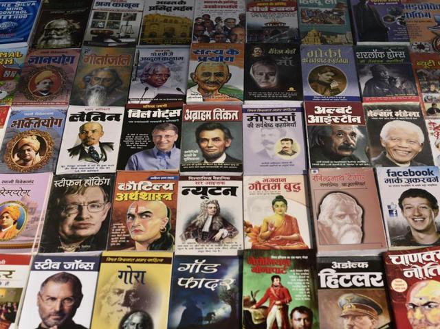 There are books in different languages, including translations of iconic tomes. Looking for biographies of famous people in Hindi? Go to Daryaganj and find every one, from Steve Jobs to Adolf Hitler. (Vipin Kumar/HT PHOTO)