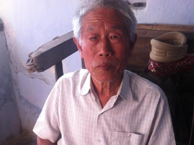 Septugenerian Wang Qi alias Raj Bahadur with hiswife Sushilan at his house in Tirodi, Balaghat district, in Madhya Pradesh.(HT Photo) Septugenerian Wang Qi alias Raj Bahadur with hiswife Sushilan at his house in Tirodi, Balaghat district, in Madhya Pradesh.(HT Photo)
