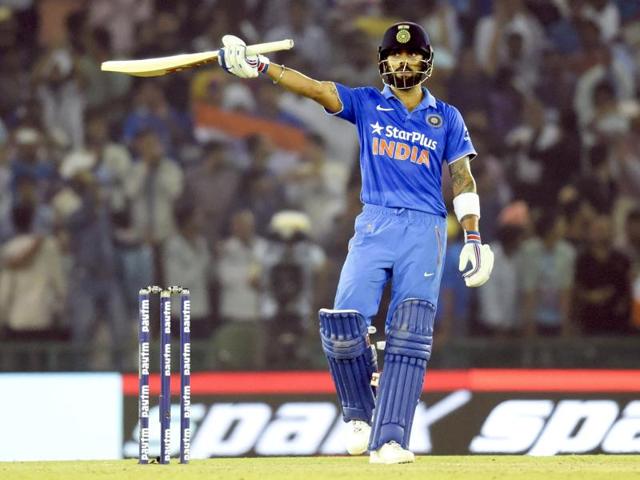 Kohli raises his bat and twirls it around his head in celebration after reaching the 150-run mark. (Keshav Singh/HT Photo)