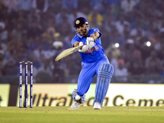 Dhoni hits a drive. (Keshav Singh/HT Photo)