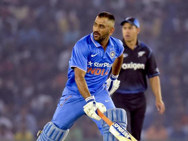 Playing without his helmet for a short period, Dhoni sets off for a run. (Keshav Singh/HT Photo)
