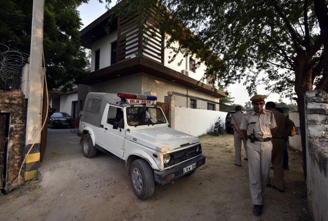 A picture of the farmhouse where the illegal casino was set up. The owners of the farmhouse Harender Kaushik and his “casino partner” Kunal Chandra were on the run. (Arun Sharma/HT Photo) A picture of the farmhouse where the illegal casino was set up. The owners of the farmhouse Harender Kaushik and his “casino partner” Kunal Chandra were on the run. (Arun Sharma/HT Photo)