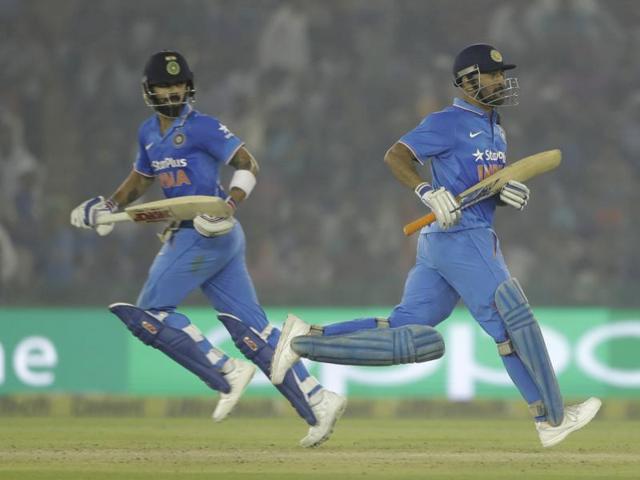 Virat and Dhoni run between the wickets. (AP)