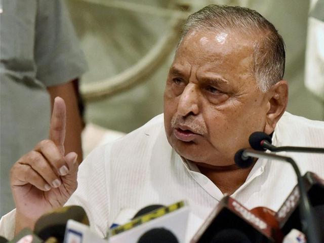 Lucknow: Samajwadi Party supremo Mulayam Singh Yadav addresses a press conference at the party office in Lucknow on Friday. PTI Photo by Nand Kumar (STORY DES 12, 15)(PTI10_14_2016_000089A)(PTI)