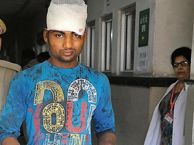 26-year-old accused Jitender Kumar, an autorickshaw driver was beaten up by the public. (HT Photo) 26-year-old accused Jitender Kumar, an autorickshaw driver was beaten up by the public. (HT Photo)