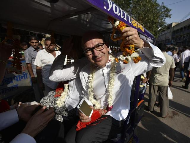 The chefs are scheduled to visit Agra and Jaipur, where they plan to take camel and elephant rides.  They are taking a break together from sizzling diplomatic dinners and leisurely royal luncheons to savour Indian flavours. (Ravi Choudhary/HT PHOTO) 