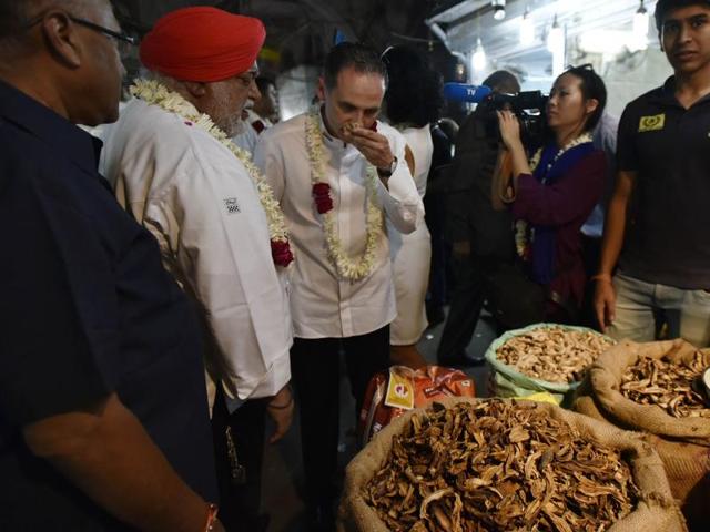 Chefs shopped extensively to stock  on spices to take back to their home countries. “I’ll take Indian spices, as much as I can, considering the luggage I’m allowed to carry,” said the White House Head Chef.  (Ravi Choudhary/HT PHOTO) 
