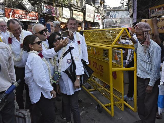 Chefs stop to talk a group ‘selfie’  in the middle of the market.  This is the club’s first outing to India since its formation in 1977. (Ravi Choudhary/HT PHOTO) 