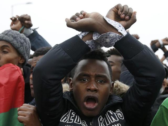 Ethiopian migrants, members of the Oromo community, react as they leave the "Jungle" to be transfered to reception centers during the start of the dismantlement of the camp in Calais, France on October 24, 2016. (Reuters) Ethiopian migrants, members of the Oromo community, react as they leave the "Jungle" to be transfered to reception centers during the start of the dismantlement of the camp in Calais, France on October 24, 2016. (Reuters)