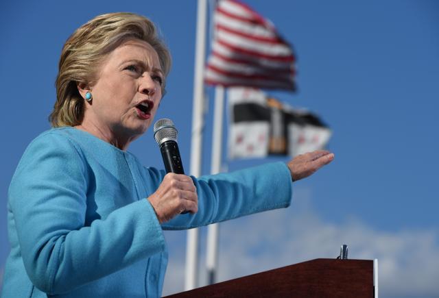 US Democratic presidential candidate Hillary Clinton speaks at a rally on October 24, 2016 at Saint Anselm College in Manchester, New Hampshire. (AFP Photo) US Democratic presidential candidate Hillary Clinton speaks at a rally on October 24, 2016 at Saint Anselm College in Manchester, New Hampshire. (AFP Photo)