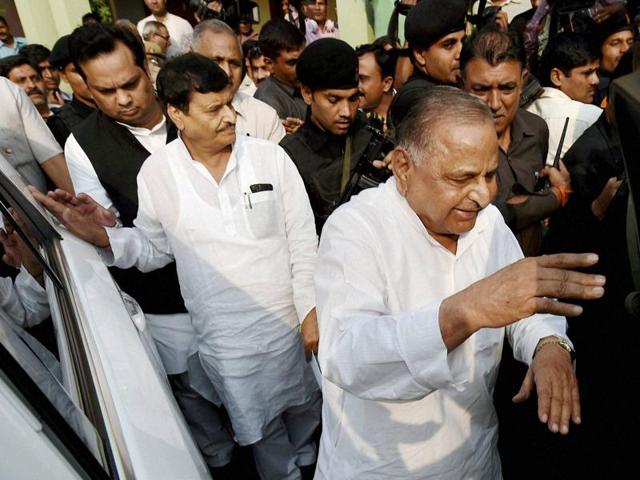 Samajwadi Party supremo Mulayam Singh Yadav with party's UP president Shivpal Yadav after a press conference at the party office in Lucknow on Tuesday.(PTI) Samajwadi Party supremo Mulayam Singh Yadav with party's UP president Shivpal Yadav after a press conference at the party office in Lucknow on Tuesday.(PTI)