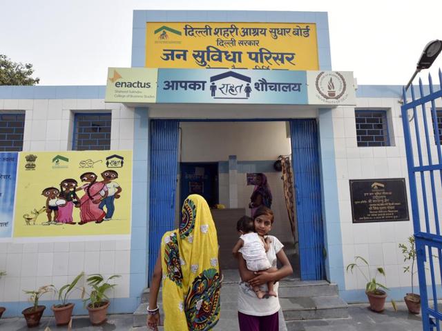 The Delhi government will install mobile toilets outside existing toilet complexes across the city. (Ravi Choudhary / HT Photo) The Delhi government will install mobile toilets outside existing toilet complexes across the city. (Ravi Choudhary / HT Photo)