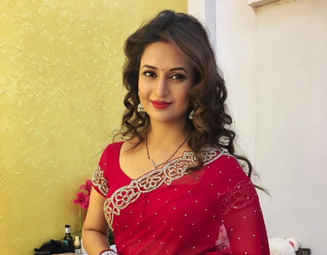 Actor Divyanka Tripathi Dahiya is investing her money by buying gold coins.