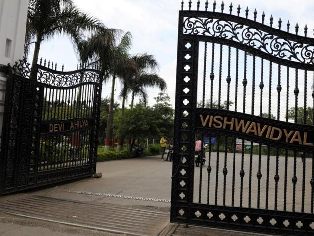 The varsity spent around Rs 12,000 each on the iris scanners to bring transparency in attendance. (Shankar Mourya/HT) The varsity spent around Rs 12,000 each on the iris scanners to bring transparency in attendance. (Shankar Mourya/HT)