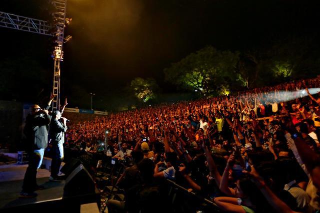 Music director duo Vishal Dadlani and Shekhar Ravjiani entertaining the crowd. (Rajesh Kashyap/HT Photo)