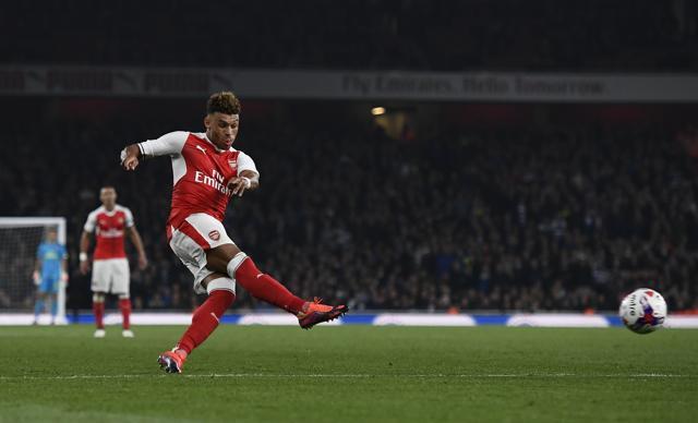Alex Oxlade-Chamberlain scores Arsenal’s second goal. (REUTERS) Alex Oxlade-Chamberlain scores Arsenal’s second goal. (REUTERS)